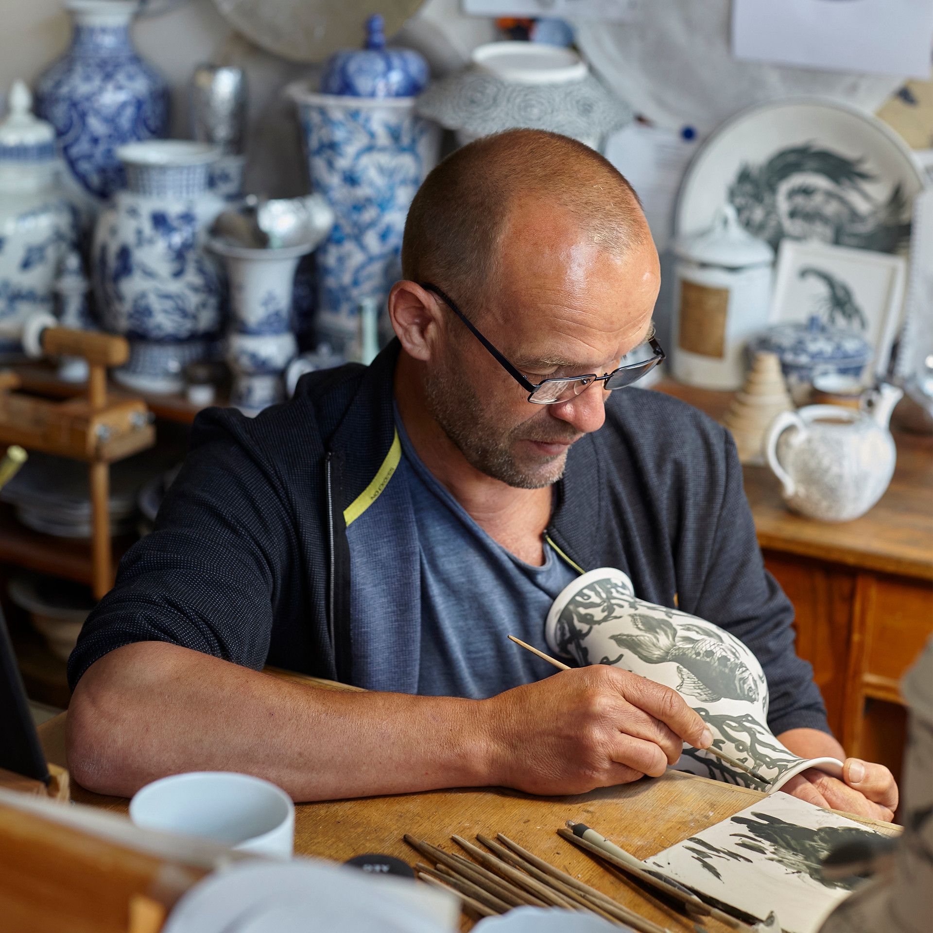 LIMITED EDITION 2021 VASE, VEILFISH IN BLADDERWRACK